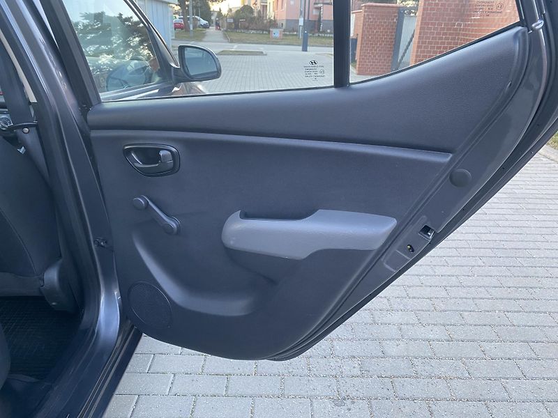 Hyundai i10 (2012) 1.1i STYLE,KLIMA, VÝB.STAV!! - fotka 27 z 35