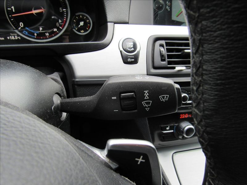 BMW Řada 5 3,0 d 530d xDrive - fotka 23 z 35