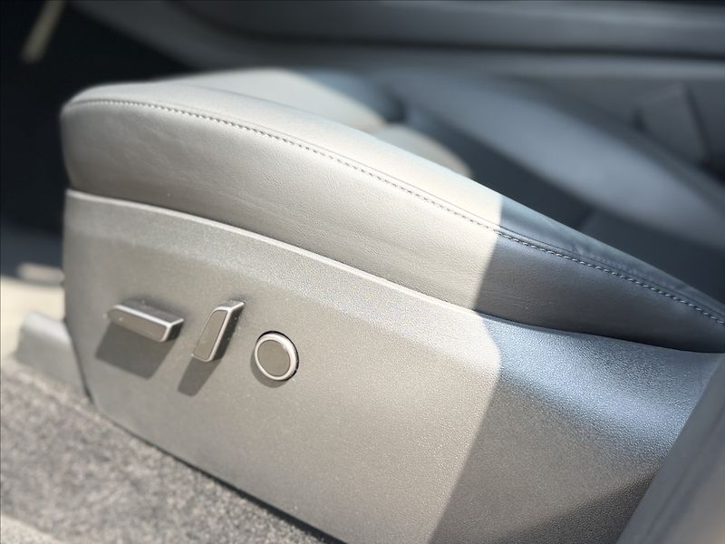 Tesla Model Y 0,0 220kW NOVÉ V ČR DPH 38tKm - fotka 20 z 34