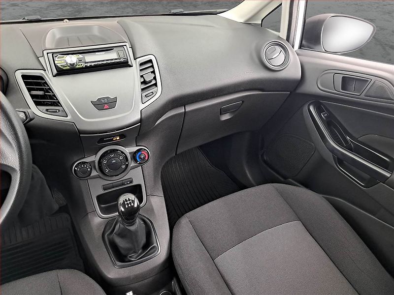 Ford Fiesta (2015) 1.25, Serv.kniha - fotka 8 z 14