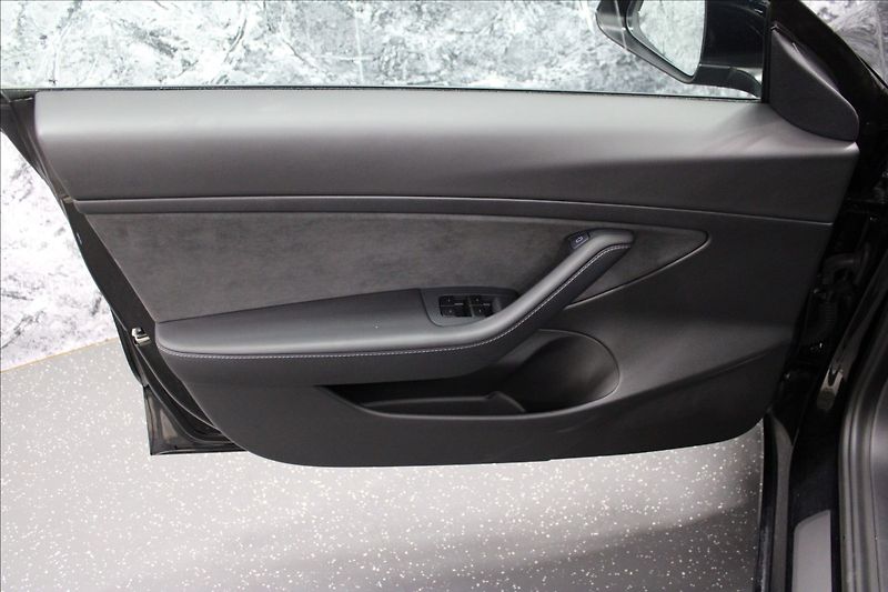 Tesla Model 3 0,0 Standard plus zánovní - fotka 7 z 26
