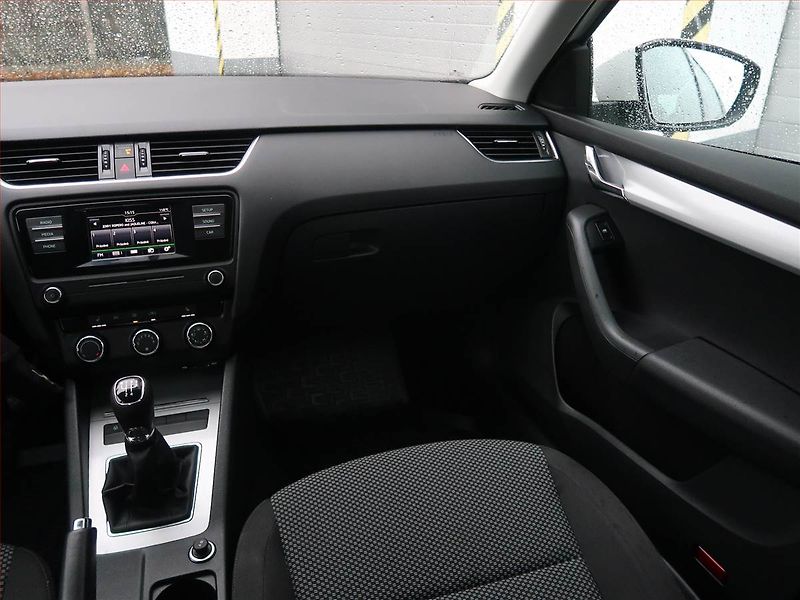 Škoda Octavia (2016) Ambition 1.6 TDI, Tempomat - fotka 8 z 15