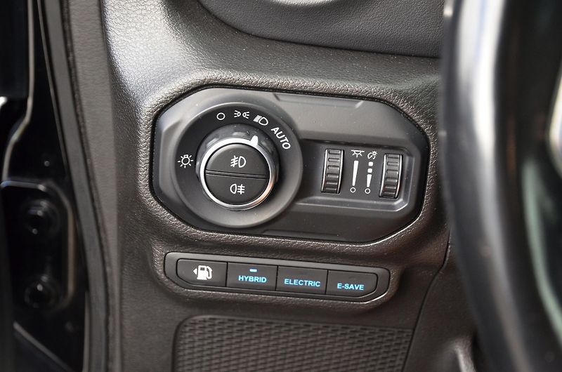 Jeep Wrangler (2022) Rubicon 4xe Unlimited 4x4 / ČR - fotka 23 z 52