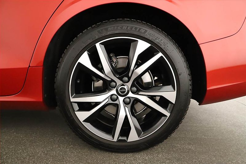 Volvo V60 (2024) B4 - fotka 17 z 17