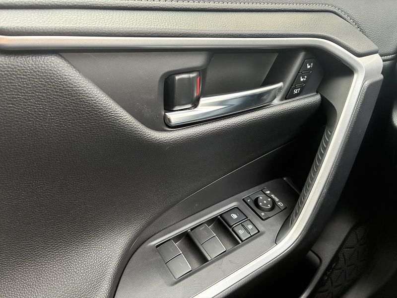 Toyota RAV4 2.5 HSD e-CVT AWD Exe. JBL - fotka 13 z 26