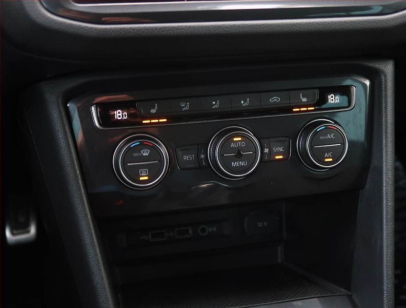 Volkswagen Tiguan (2020) 1.5 TSI, ČR,1.maj, Serv.kniha - fotka 16 z 23