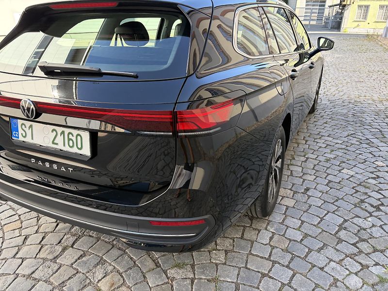 Volkswagen Passat 2,0 TDI Business - fotka 11 z 33