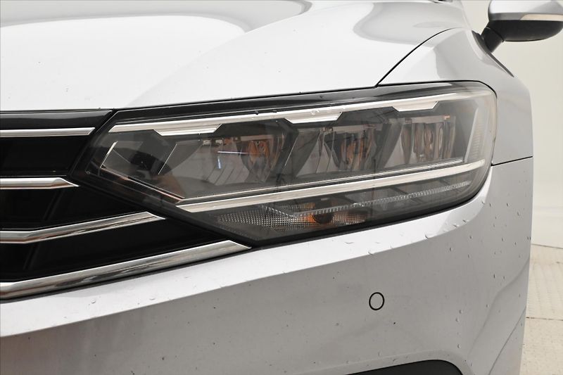 Volkswagen Passat 2,0 TDI 110 KW DSG Business Zá - fotka 30 z 32