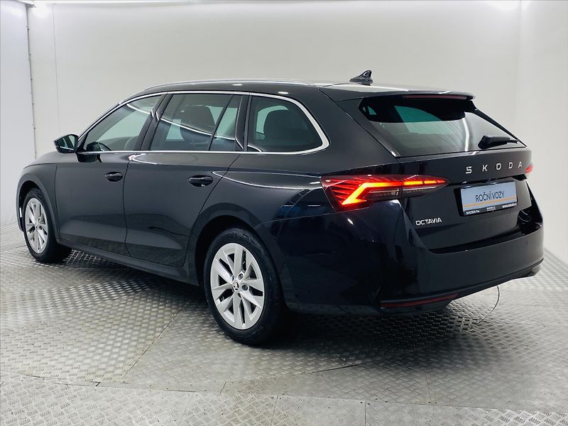 Škoda Octavia 1,5 TSI 85kW Top Selection DSG - fotka 25 z 30