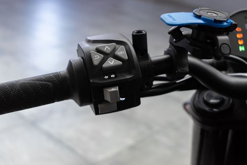 KTM 890 Duke L *AKRAPOVIC* - fotka 16 z 20