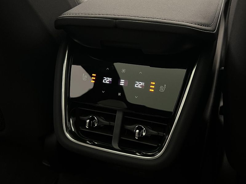 Volvo EX90 AWD TWIN MOTOR RECHARGE 7 MÍST - fotka 21 z 53