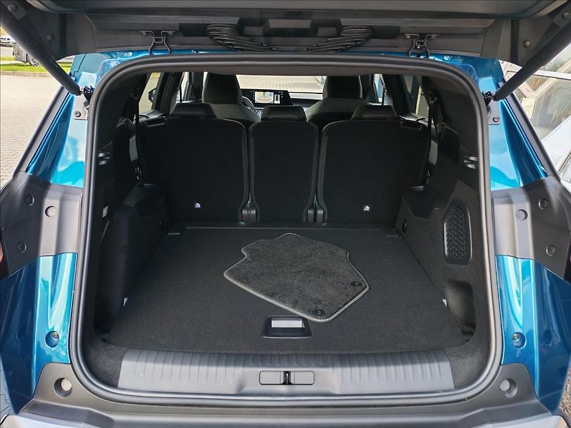 Peugeot 5008 (2026) 1,2 5008 GT Hybrid 145 e-DCS6 - fotka 10 z 18