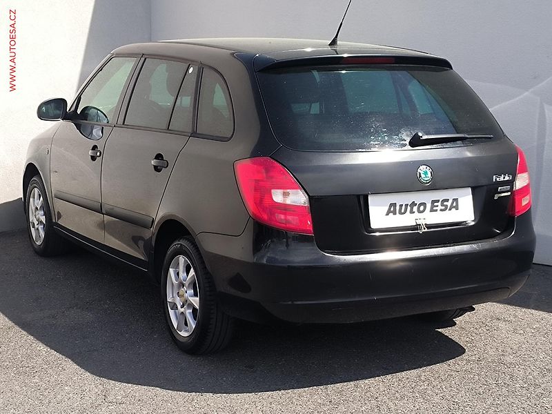 Škoda Fabia (2011) 1.6 TDi, ČR, Ambiente, AC - fotka 6 z 15