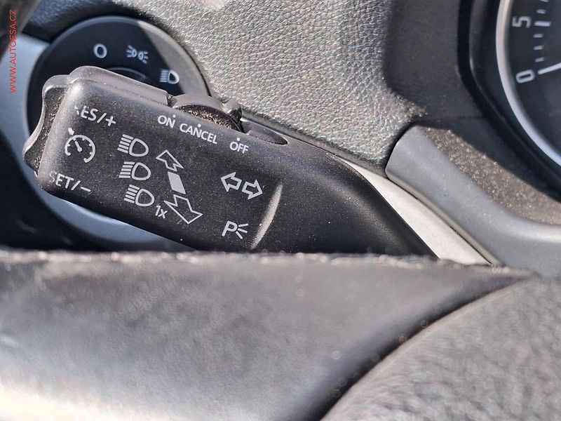 Škoda Octavia (2012) 1.6 TDI, ČR, AC, temp, tažné - fotka 13 z 16