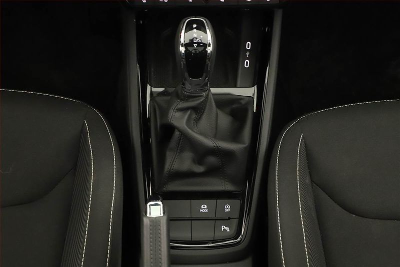 Škoda Kamiq (2025) 1.0 TSI, MONTE CARLO, AUTOMAT - fotka 17 z 20
