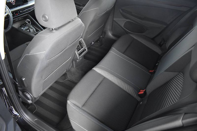 Volkswagen Golf Variant (2022) 1.5TSI 110kW Webasto,Matrix - fotka 13 z 27