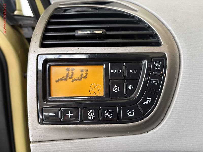 Citroën C4 Picasso (2007) 2.0 HDI 7míst, AT - fotka 15 z 17