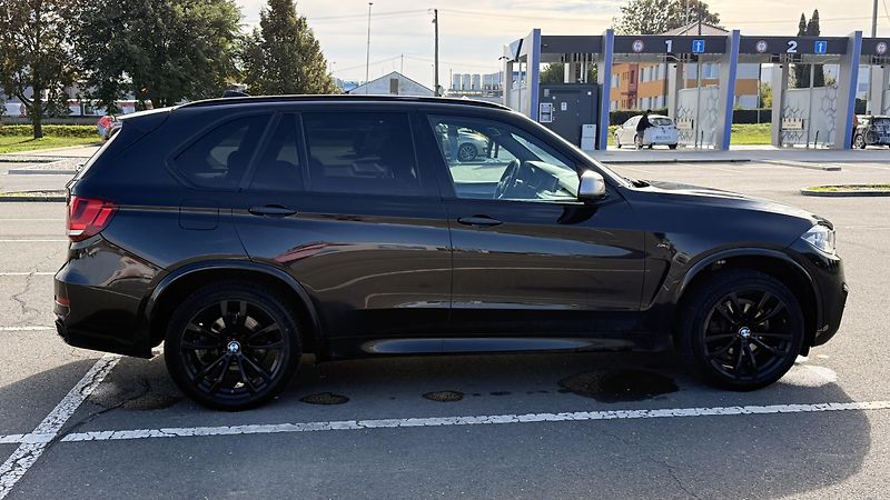 BMW X5 (2017) M50d,7míst,pano,TV,head - fotka 6 z 11