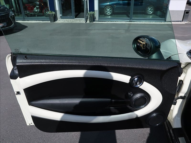 Mini Cooper 1,6 i,90kW,1majČR,automat,53tk - fotka 19 z 25