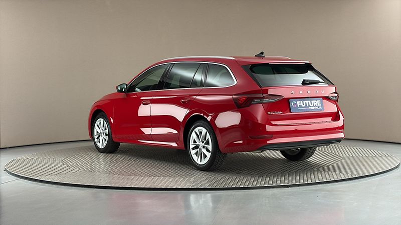 Škoda Octavia 2.0 TDI DSG Style Combi - fotka 2 z 27