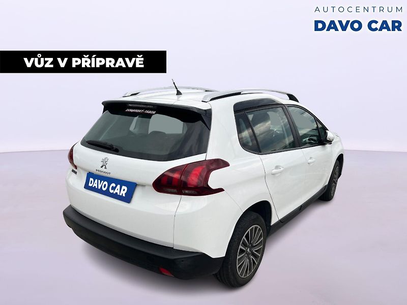 Peugeot 2008 1,2 PureTech 61kW Allure CZ - fotka 5 z 36