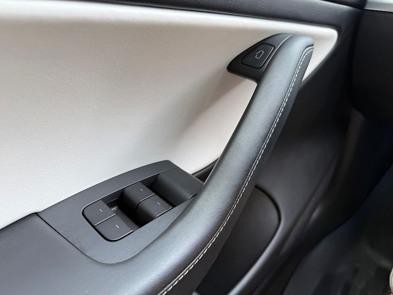 Tesla Model 3 Long Range AWD - fotka 35 z 41
