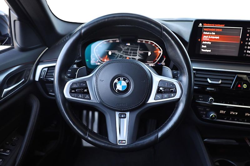 BMW Řada 5 530d xDrive Touring - fotka 13 z 14