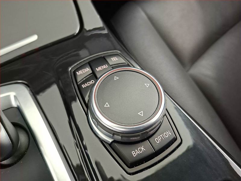 BMW Řada 5 (2015) 520d xDrive, 4X4, Automat - fotka 31 z 34