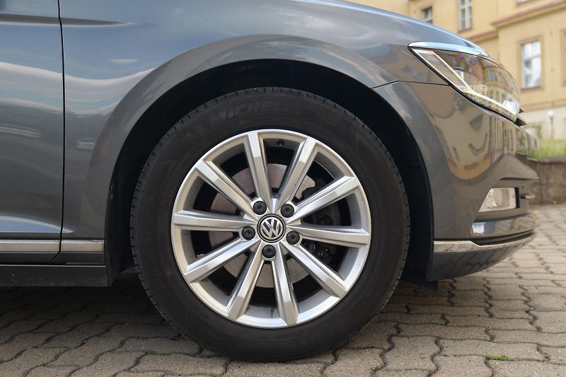 Volkswagen Passat - fotka 9 z 35