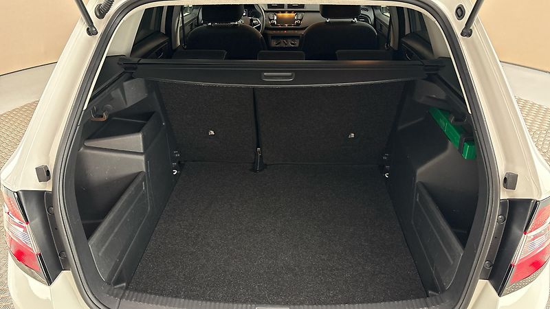 Škoda Fabia 1.0 TSI Ambition Combi - fotka 17 z 24