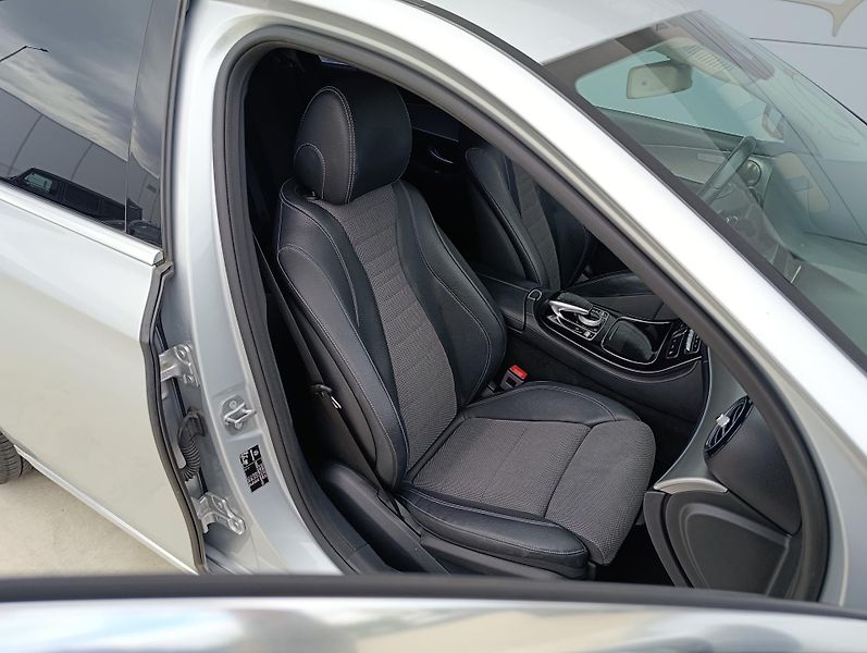 Mercedes-Benz Třídy E 220d 143kW 4MATIC ČR  - fotka 18 z 34