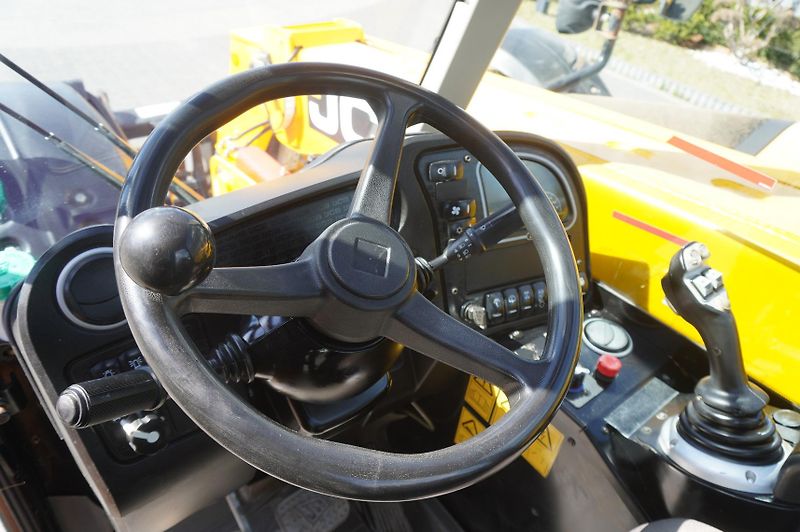 JCB (2018) 526-56 AGRI Plus / 5.6 m - fotka 24 z 24