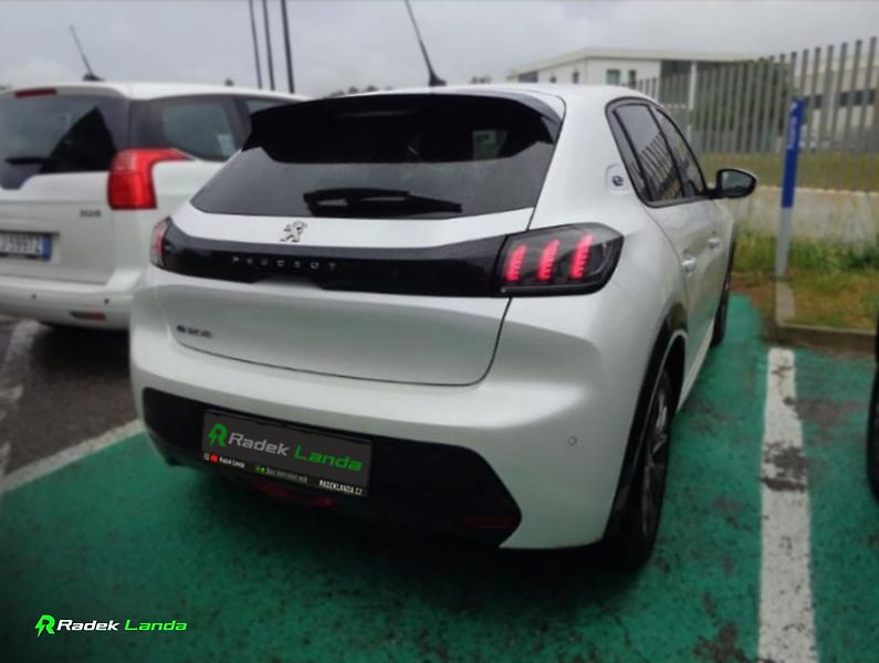 Peugeot 208 (2021) Allure Pack | DC 100 kW - fotka 4 z 7