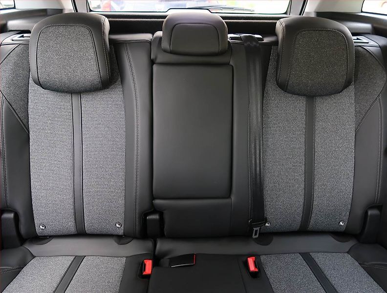Peugeot 3008 (2018) Allure 1.6 BlueHDi, Automat - fotka 10 z 21