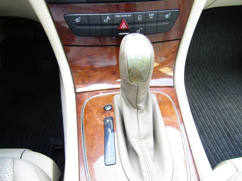 Mercedes-Benz Třídy E (2005) E 320 165kW AUTOMAT BEZ MĚCHŮ - fotka 34 z 35