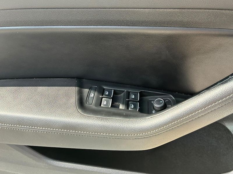 Volkswagen Passat (2018) 2.0TDi, 110KW, R-LINE, ACC,DPH - fotka 21 z 24