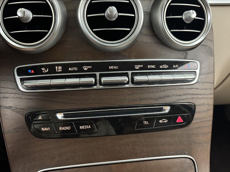 Mercedes-Benz GLC 2,1 OFFR PAK. VZDUCH EXCLUSIVE - fotka 24 z 51