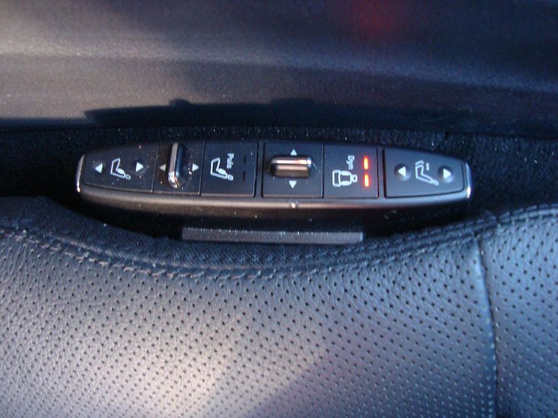 Mercedes-Benz Třídy E (2008) E 500,1.Maj. v ČR,Servisní k. - fotka 45 z 74