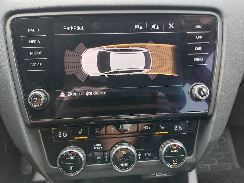 Škoda Octavia 2,0 TDi 110kw STYLE Manuál - fotka 14 z 19
