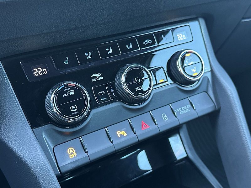 Škoda Karoq (2022) 2.0 TDI Sportline - fotka 15 z 33