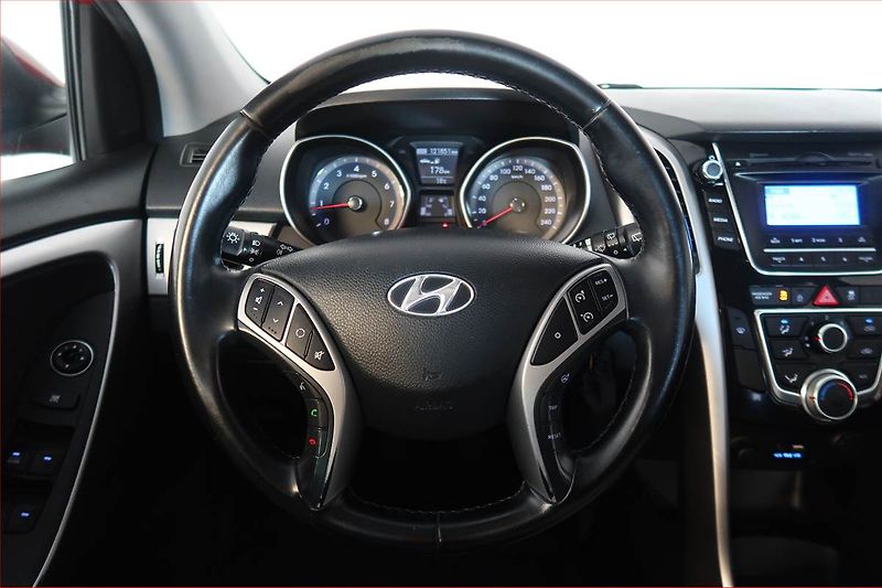 Hyundai i30 (2016) 1.6 GDI, Tempomat - fotka 16 z 18