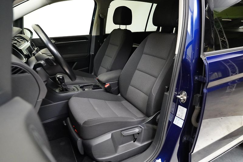 Volkswagen Touran - fotka 11 z 29