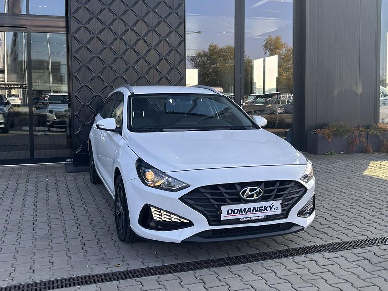 Hyundai i30 COMFORT 1.5 DPI 81 kW    - fotka 3 z 23