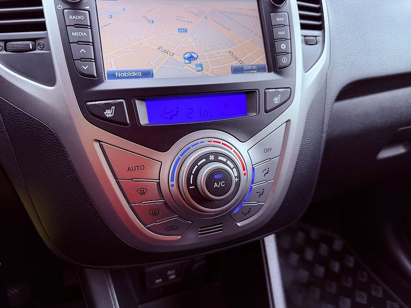 Hyundai ix20 1.6 Comfort, Navi, AutoAC - fotka 19 z 26