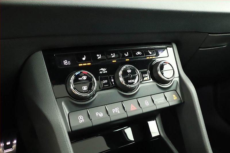 Škoda Karoq (2025) 1.5 TSI, SPORTLINE, AUTOMAT - fotka 16 z 20