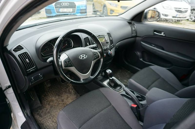Hyundai i30 (2011) 1,4 NOVÉ VČR - fotka 24 z 37