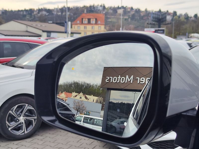 Land Rover Discovery 3.0 Td6 HSE/190kW Pano 7.míst - fotka 22 z 38