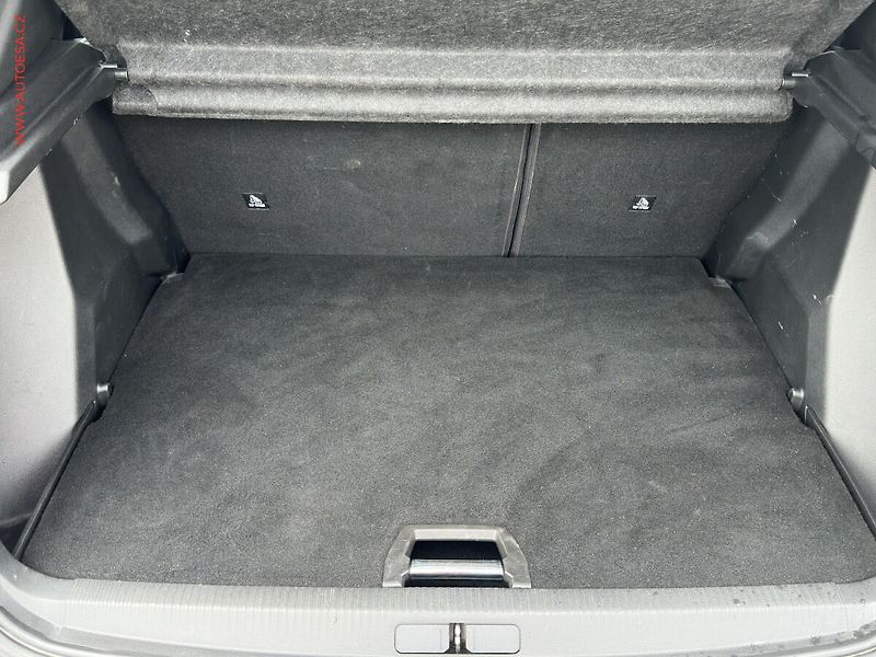 Peugeot 2008 (2021) 1.2PT, 1.maj,ČR, GT Line, LED - fotka 7 z 22