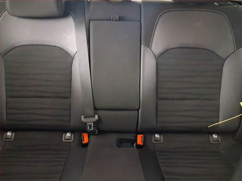 Kia Ceed (2023) 1.5 T-GDI - fotka 10 z 17