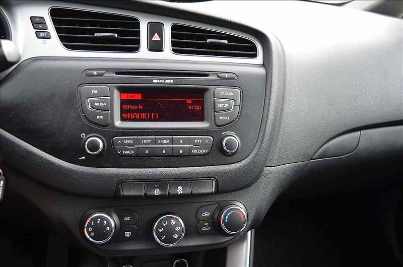 Kia Ceed (2015) COMBI 1,6 - fotka 17 z 19